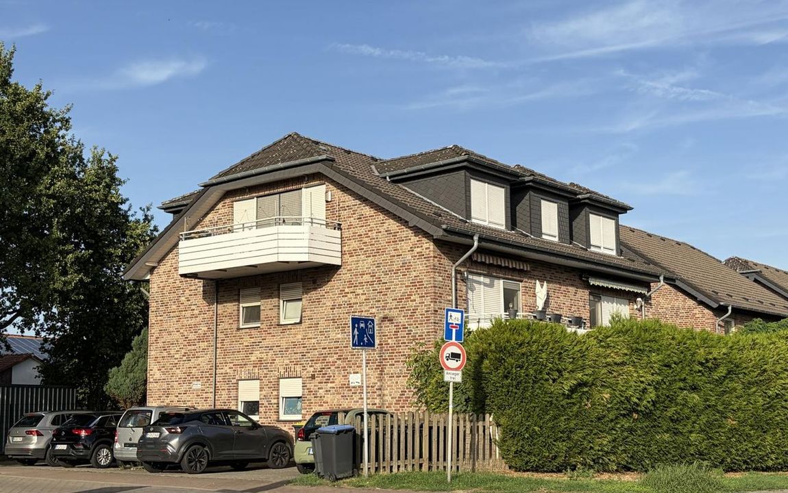 Moderne 2-Zimmer-ETW mit sonnigem Balkon und PKW-Stellplatz in Moers-Asberg