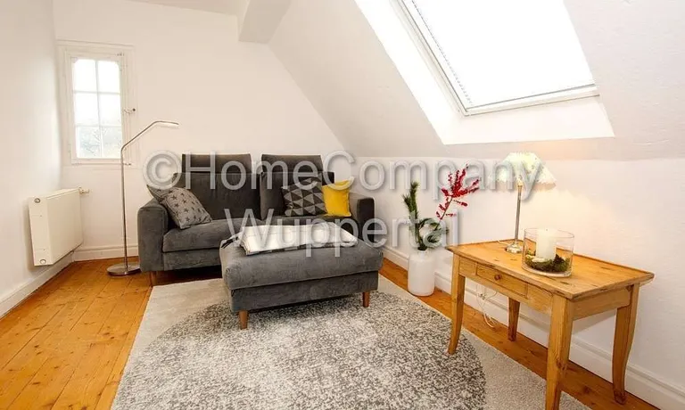 Moderne Dachgeschosswohnung mit DSL und PKW-Stellplatz in W-Ronsdorf - Foto 2