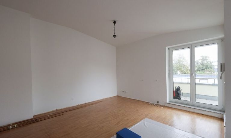 Galerie-Wohnbereich mit Zugang zur Terrasse