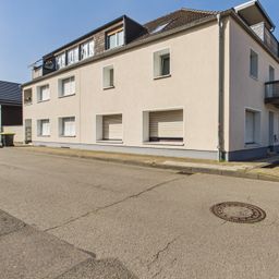 Modernisiertes 6-Familienhaus mit Lagerhalle, Einliegerwohnung und großer Garage..