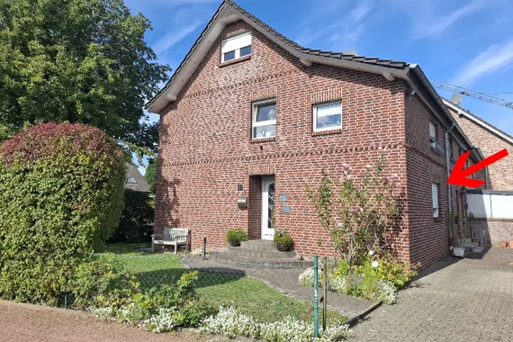 Charmante Erdgeschosswohnung mit eigenem Garten im ruhigen Zweiparteienhaus in Grefrath (Erbpacht)