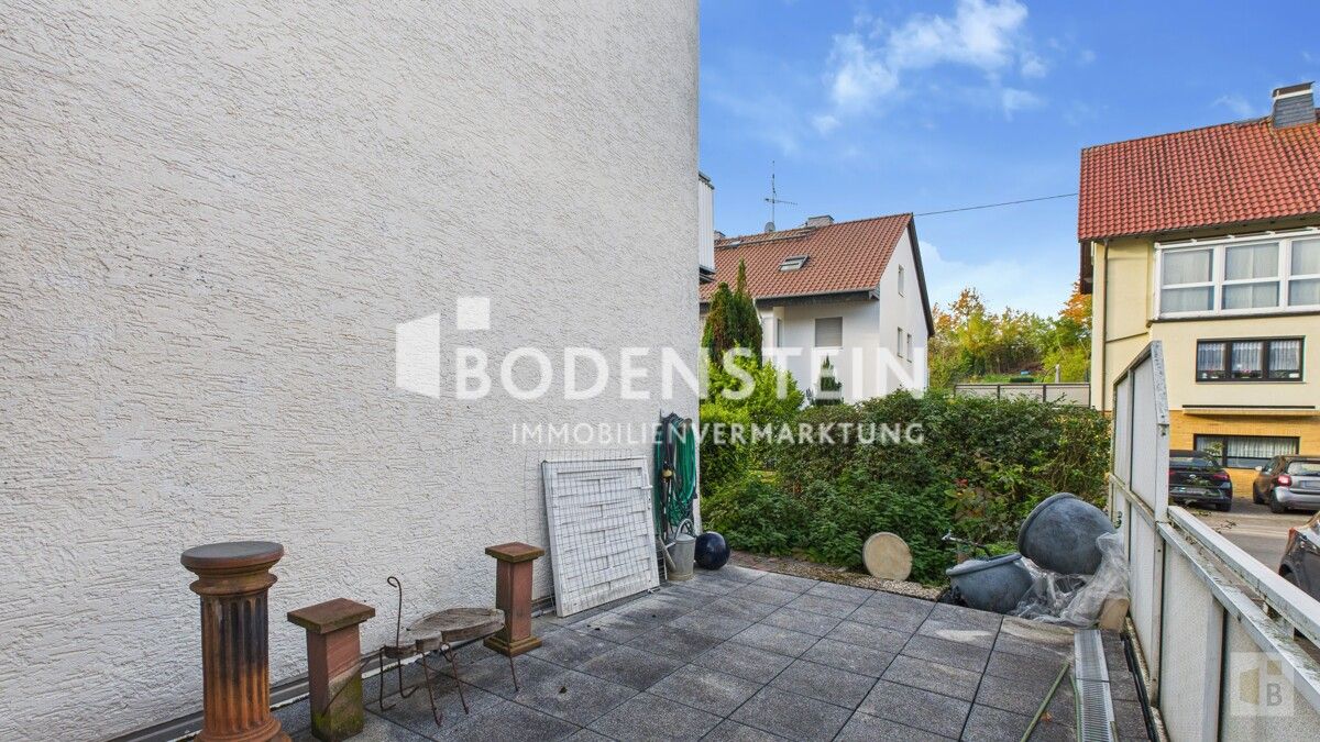 Große seitliche Terrasse