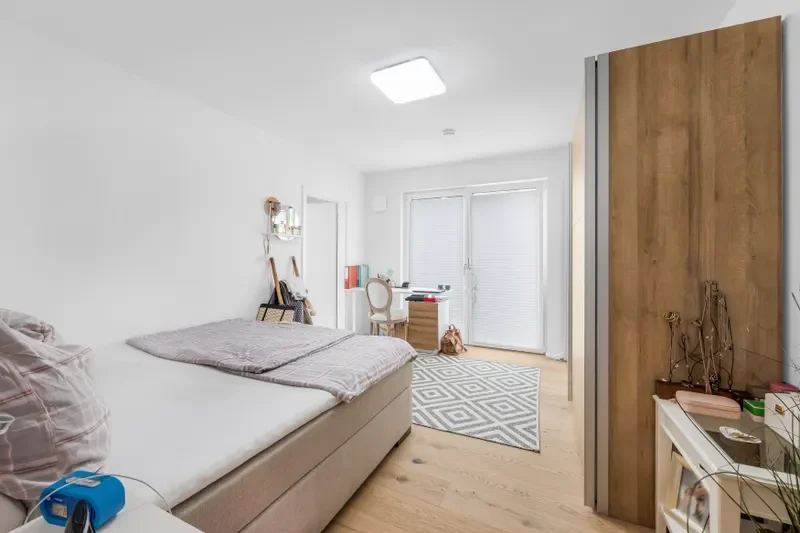 Erstes Schlafzimmer