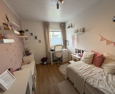 Moderne 4-Zimmer-Dachgeschosswohnung mit 2 Balkonen - Foto 2