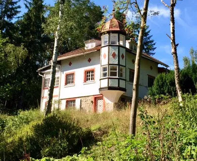 Waldschlösschen in ruhiger Alleinlage auf 4,5 ha zu verkaufen