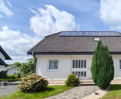 Gepflegtes Einfamilienhaus mit Einliegerwohnung in ruhiger Lage von Brandscheid – Baujahr 1998