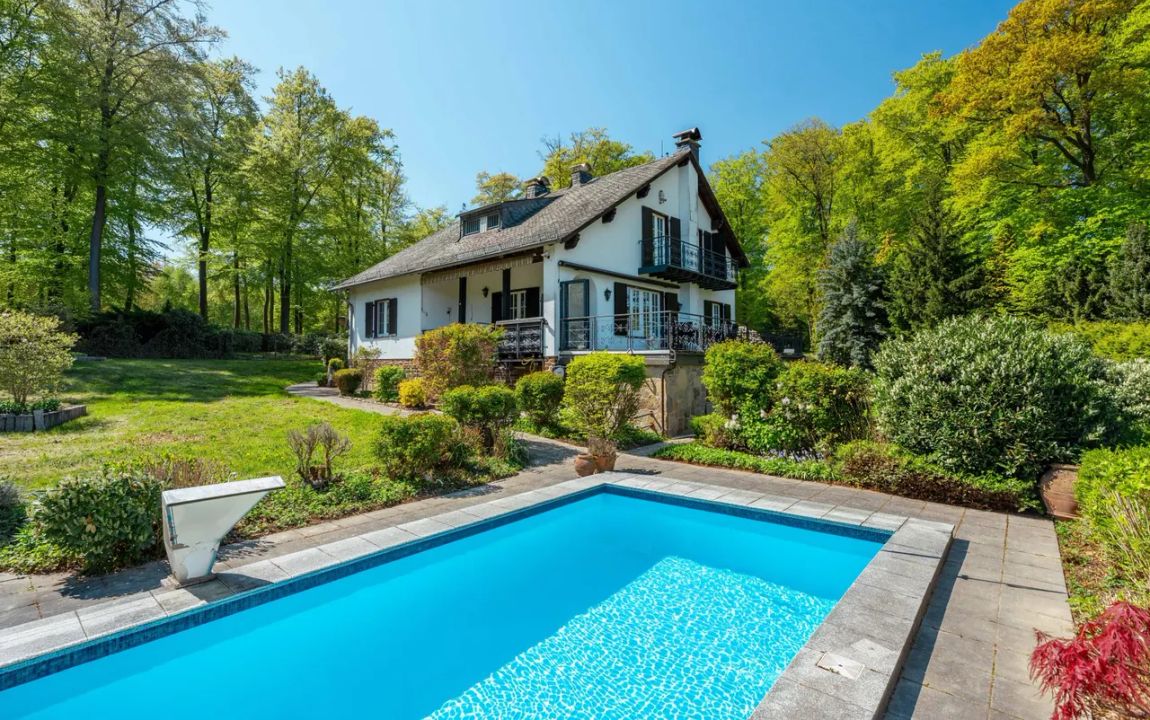 Charmantes Landhaus mit Nebengebäuden, Pool, Einbauküche in traumh. Alleinlage in Kamp-Bornhofen!
