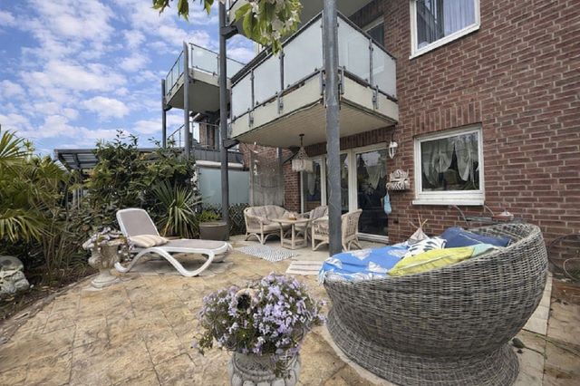 teilüberdachte Terrasse