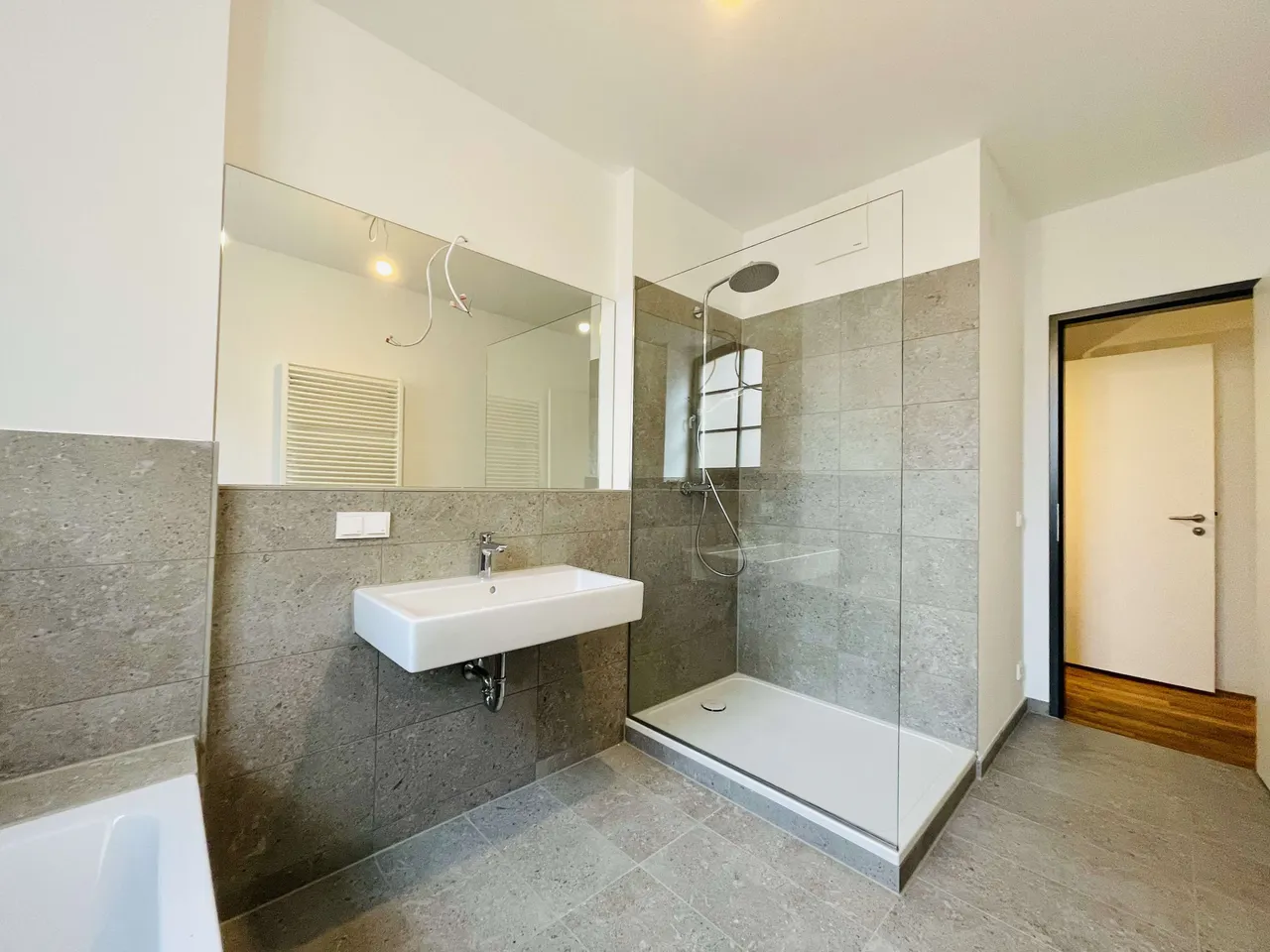 Schicke 2-Zimmerwohnung mit Einbauküche in der „Alten Brauerei“ nähe MMT Campus und UMM - Foto 3