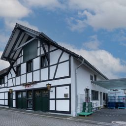 Vollausgestattete Cateringküche – Einziehen, einschalten, starten