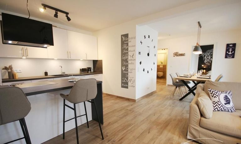 Wohn- Essbereich mit offene K&uuml;che