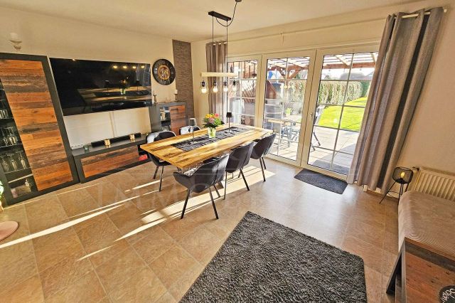 Wohn-/Essbereich WG I