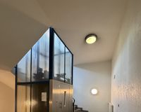 Hausflur mit modernem Fahrstuhl