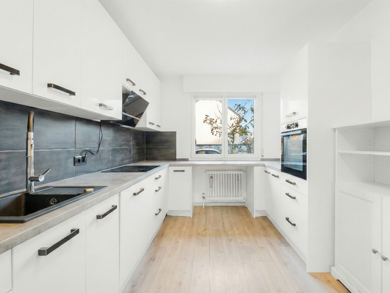 Geräumige Einbauküche