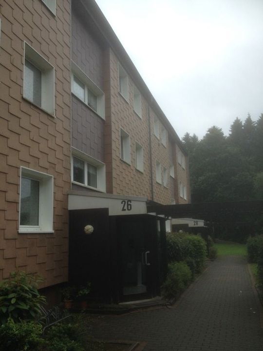 Sanierte 4 Zimmerwohnung im Erdgeschoss mit Dusche , Balkon und Keller
