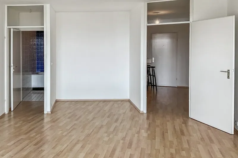Blick vom Balkon zu Wohnraum
