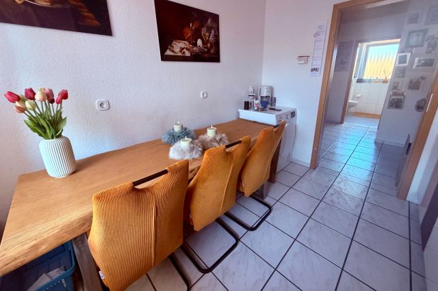moderner stylischer Tisch 