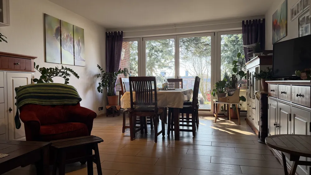 Das Esszimmer mit Zugang zur Terrasse