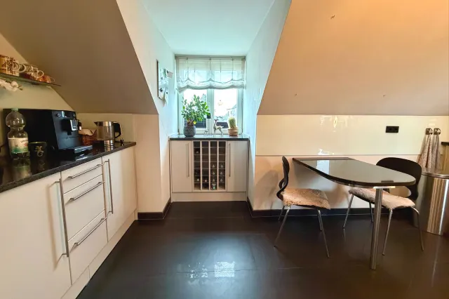 zusätzl. Einbauregal in der Küche