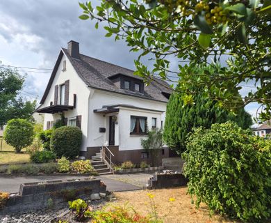 Geräumiges Wohnhaus mit weitläufigem Garten, nähe Neustadt/Wied!