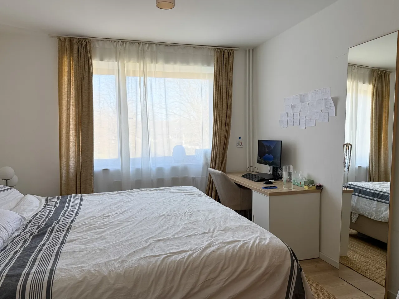 Geräumiges Schlafzimmer