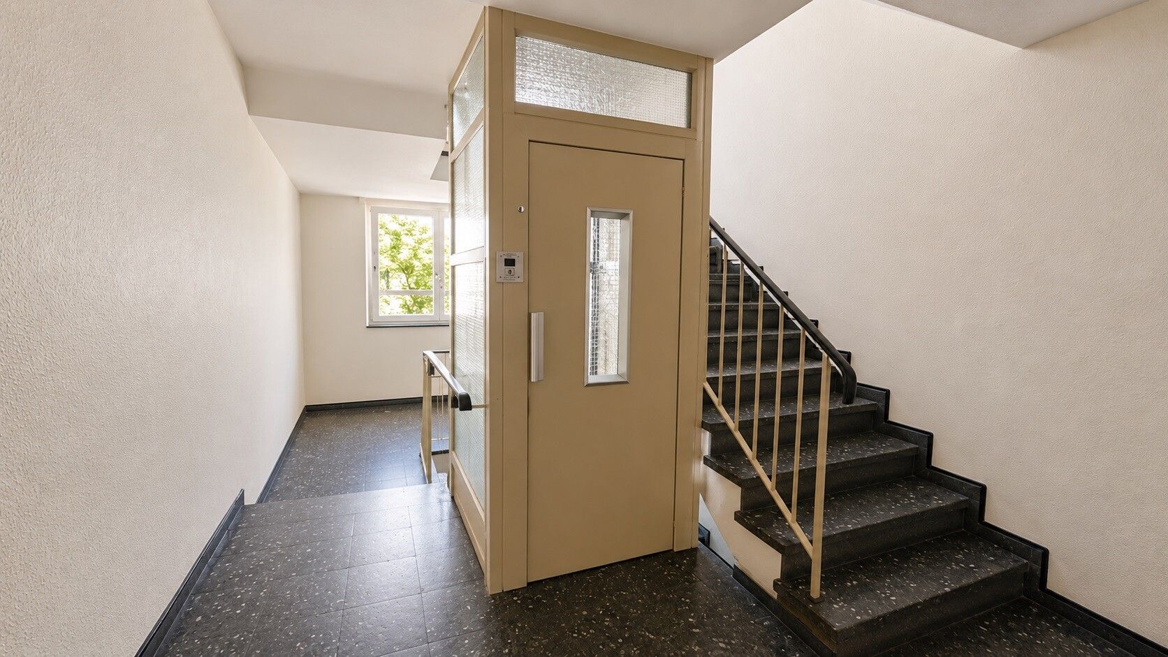 MODERNE 3-ZIMMERWOHNUNG MIT BALKON IM KREFELDER ZENTRUM ZU MIETEN! - Photo 5