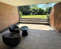 Terrasse mit Blick zum Garten