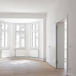 Traumhaft sanierter Altbau lässt keine Wünsche offen !