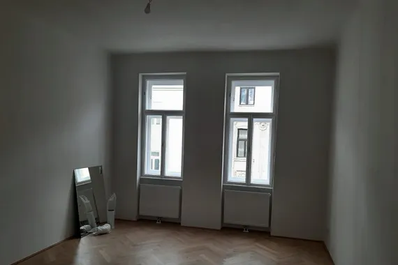 NÄHE MATZLEINSDORFER-PLATZ/ ERSTBEZUG! TOPSANIERTE, UNBEFRISTETE 53 M2 ALTBAUMIETE, WOHNZIMMER, SCHLAFZIMMER, EINBAUKÜCHE, GESAMTMIETE 990,--