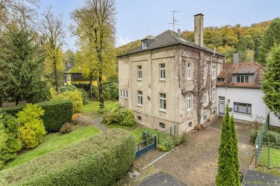 Ehemalige Direktorenvilla mit erheblichem Entwicklungspotenzial in Heiligenhaus