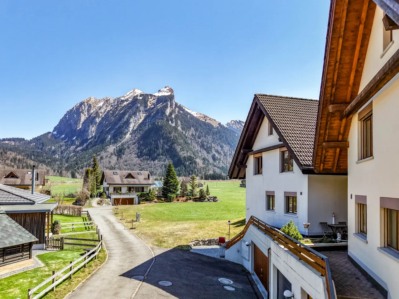 6.5 Zi-Doppeleinfamilienhaus mit Einliegerwohnung