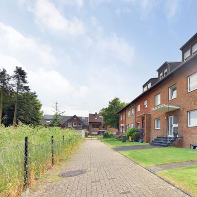 Gepflegtes Wohnambiente auf 96m²: Lichtdurchflutete 3-Zimmer-Wohnung mit Balkon & Garage