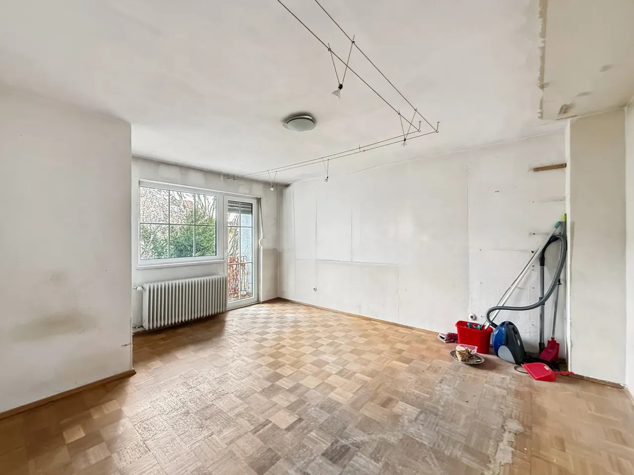 Schlafzimmer mit Balkon OG