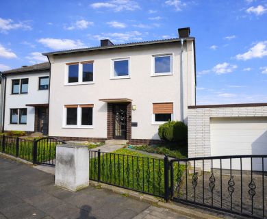 Keine Käuferprovision- ca. 145 m² großes Reiheneckhaus mit zwei Wohneinheiten in ruhiger Lage