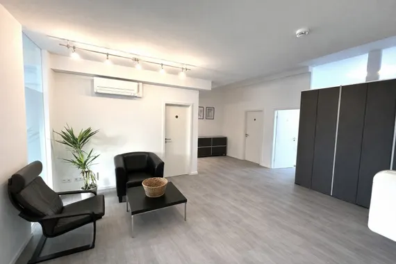 Düsseldorf-Stadtmitte! Großzügige Bürofläche! Provisionsfrei für den Mieter!