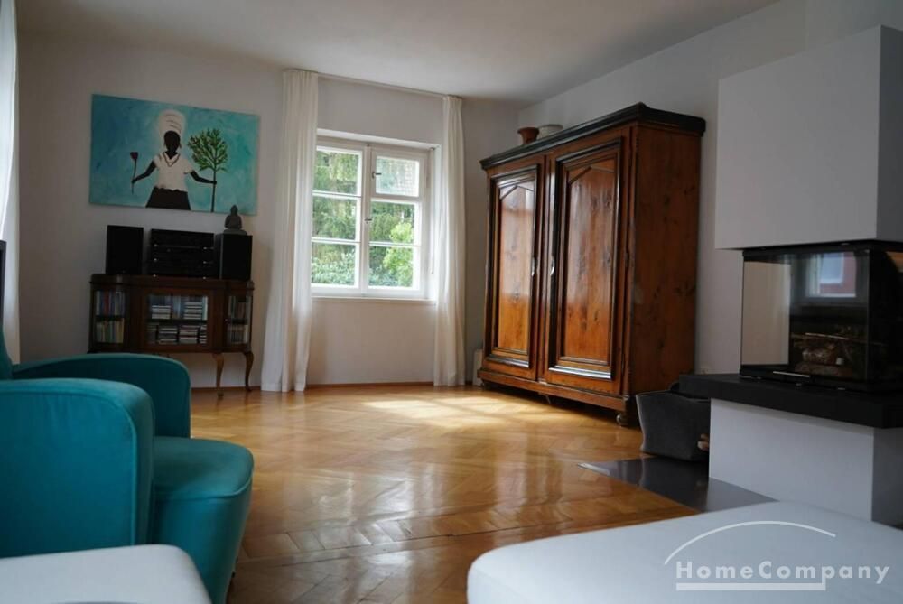 Wohnzimmer mit Kamin