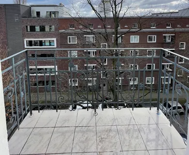 * VERKAUFT * Helle 2-Zimmer-Altbauwohnung mit Weitblick über Altona-Nord