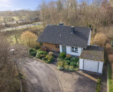 Exklusiv in Hachenburg! Zweifamilienhaus in fußläufiger Zentrumsnähe!