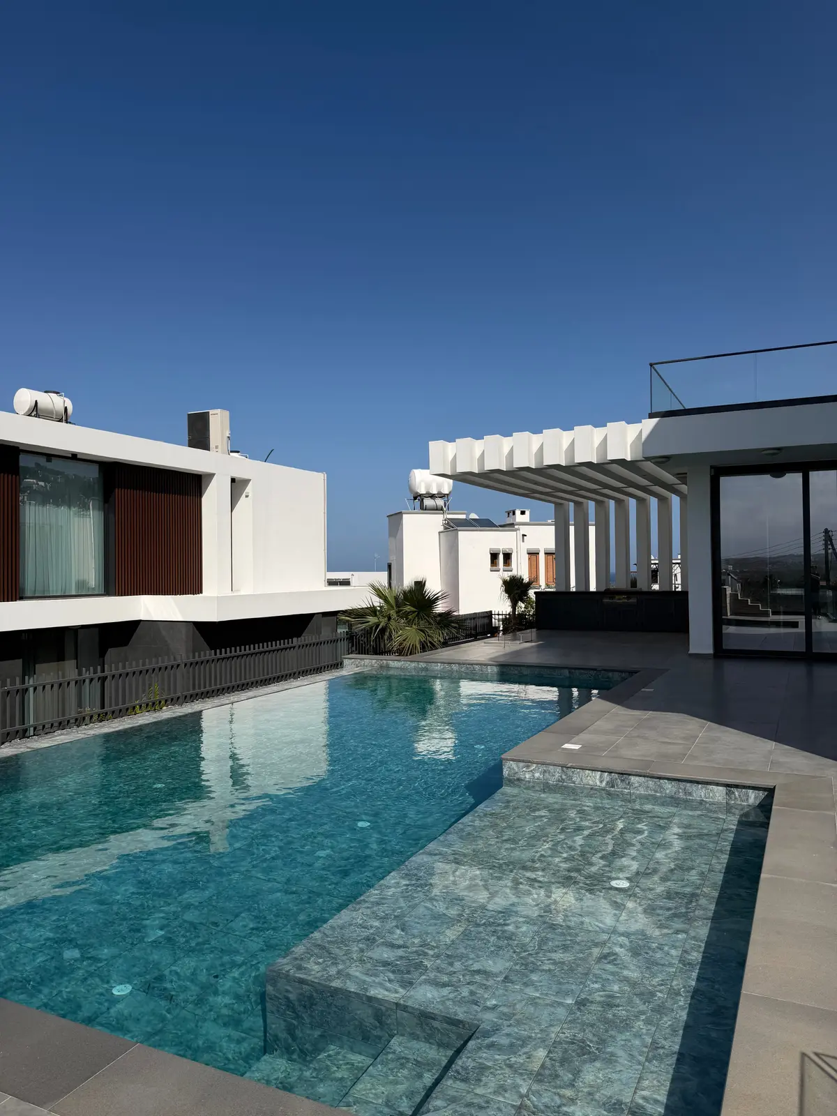 Luxus Villa mit Meerblick über die Terrasse inklusive Infinity Pool & Whirlpool · Esentepe · Region Kyrenia