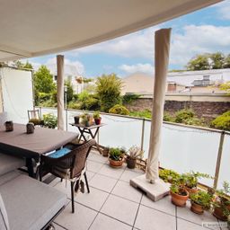 Gut geschnittene Wohnung im Zentrum mit Fahrstuhl, Balkon und Tiefgaragenstellplatz.