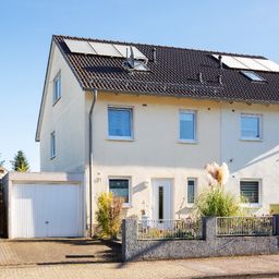 NEU IN LÜTZENKIRCHEN – Baujahr 2013: Familienglück mit Garten, Kamin und Garage