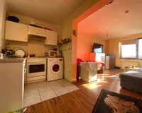 Zum Wohn-/Schlafzimmer offen