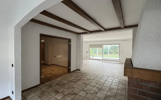 Modernisierte, lichtdurchflutete Erdgeschosswohnung mit Wintergarten & Garten in Essen-Schönebeck