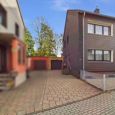 Viel Raum für Generationen! 1-2 Familienhaus mit Garage und Ausbaupotential im Dachgeschoss!