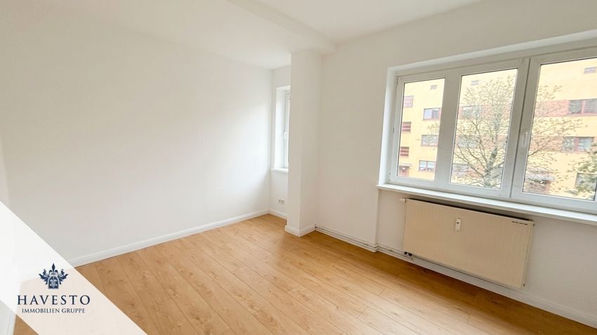 Frisch renovierte 2-Zimmer-Wohnung mit Einbauküche, Wannenbad und Balkon ins Grüne - Foto 2