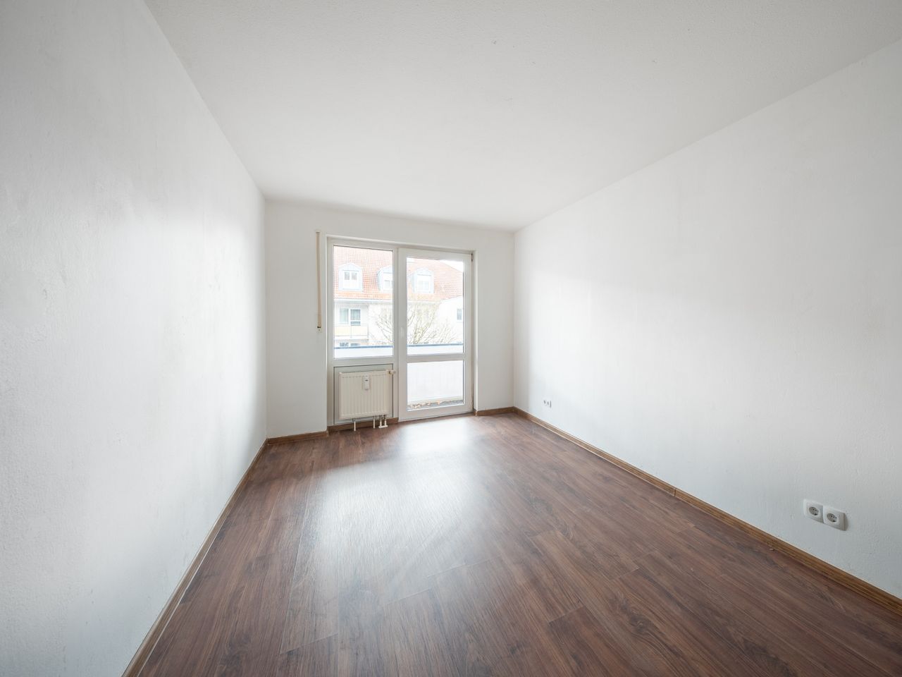 Schlafzimmer mit Zugang Loggia