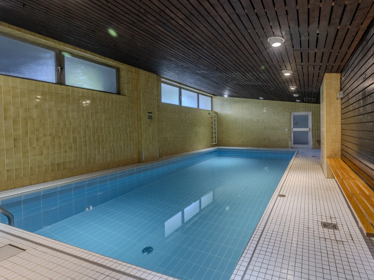 Schwimmbad im Untergeschoss