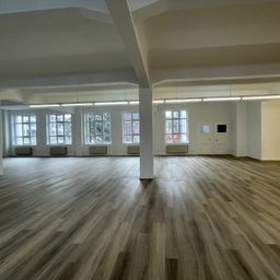 FRISCH RENOVIERTES BÜRO AUF 255m² IN ZENTRALER LAGE