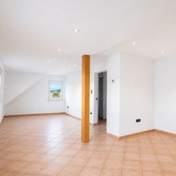 Helle ca. 80 m² große 2-Zimmer-Maisonettewohnung mit Spitzboden, Einbauküche und Tageslichtbad