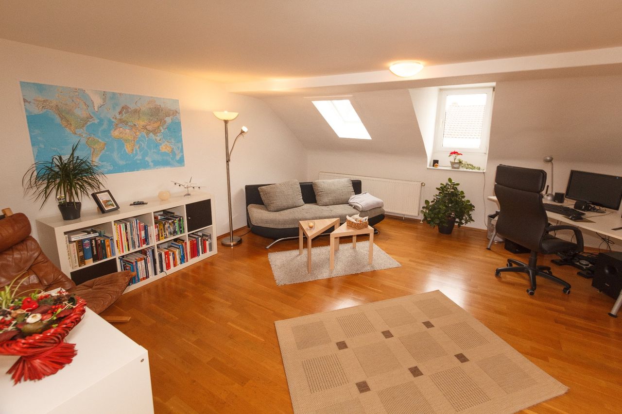 VERMIETET !!! Charmante Dachgeschosswohnung in Bonner Südstadt mit Gartennutzung